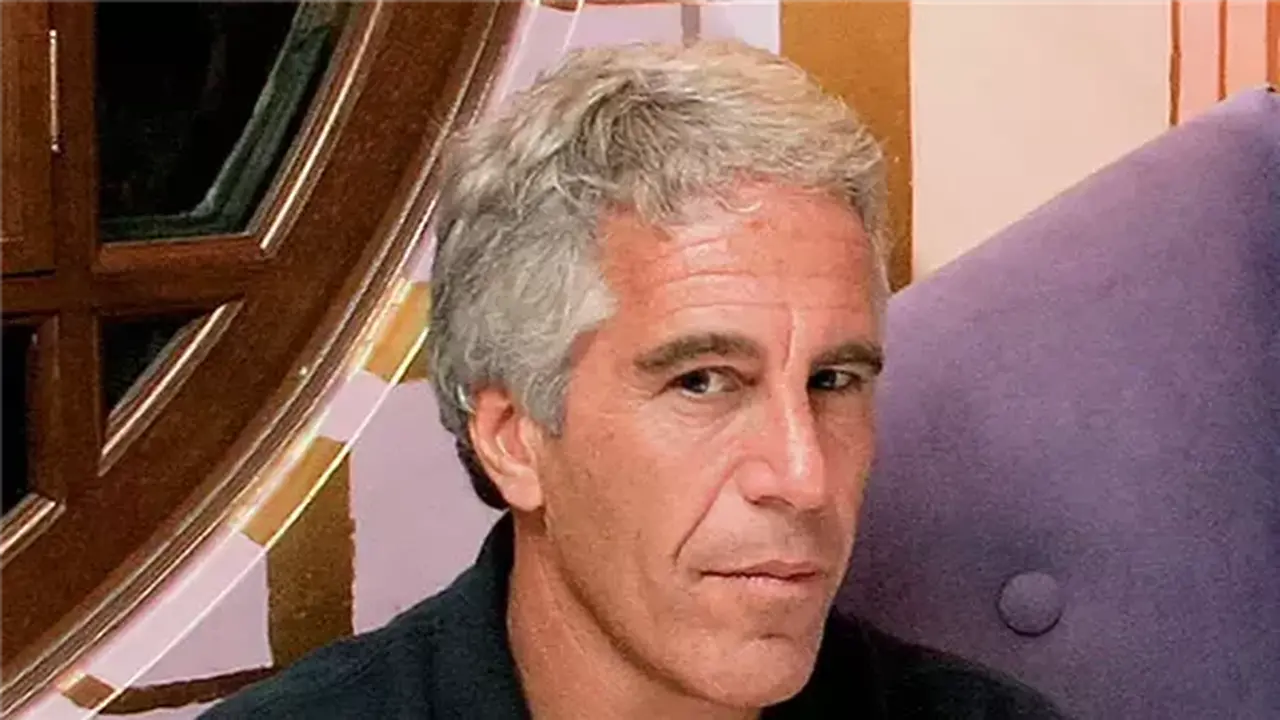 تقارير صادمة.. خطة جيفري إبستن السرية لإنتاج عرق بشري متفوق من جيناته الخاصة